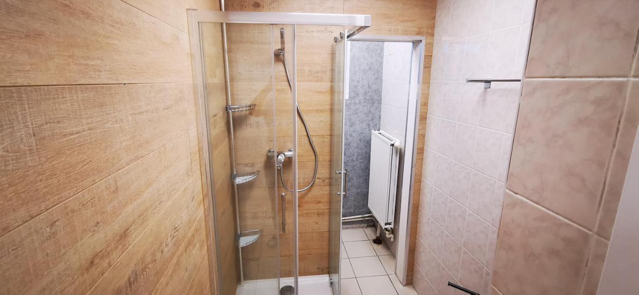 Hostel Powstaniec Wola - Private Rooms Warsawa Bagian luar foto