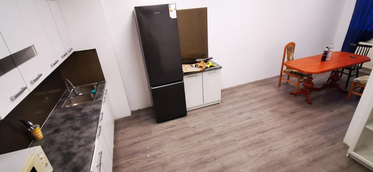 Hostel Powstaniec Wola - Private Rooms Warsawa Bagian luar foto