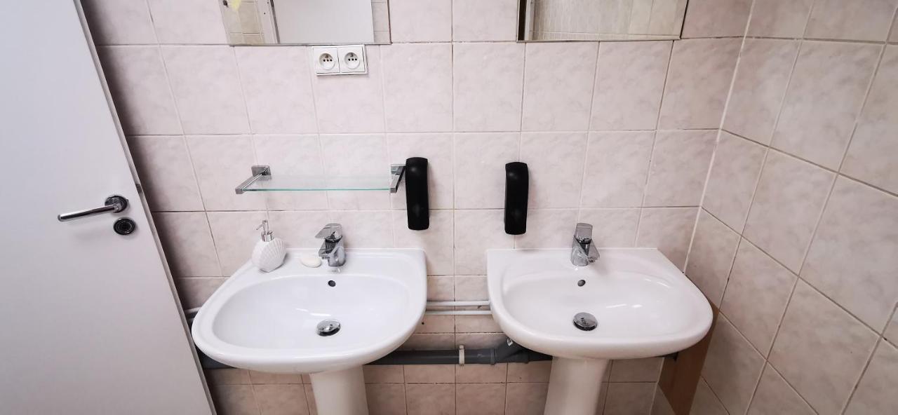 Hostel Powstaniec Wola - Private Rooms Warsawa Bagian luar foto