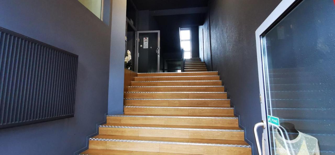 Hostel Powstaniec Wola - Private Rooms Warsawa Bagian luar foto