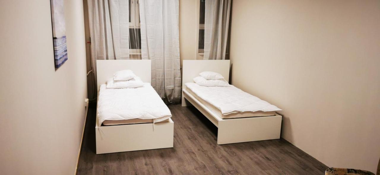 Hostel Powstaniec Wola - Private Rooms Warsawa Bagian luar foto