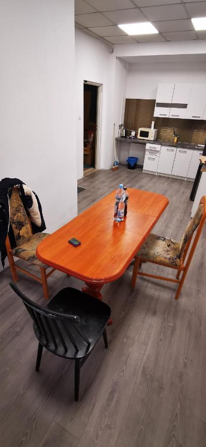 Hostel Powstaniec Wola - Private Rooms Warsawa Bagian luar foto