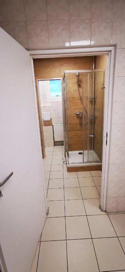 Hostel Powstaniec Wola - Private Rooms Warsawa Bagian luar foto