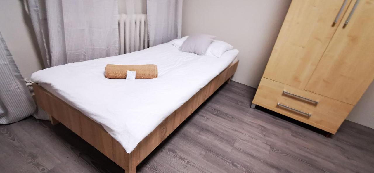 Hostel Powstaniec Wola - Private Rooms Warsawa Bagian luar foto