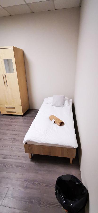 Hostel Powstaniec Wola - Private Rooms Warsawa Bagian luar foto