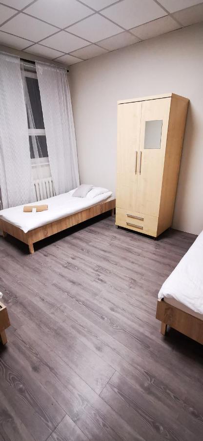 Hostel Powstaniec Wola - Private Rooms Warsawa Bagian luar foto