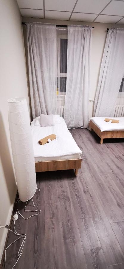 Hostel Powstaniec Wola - Private Rooms Warsawa Bagian luar foto