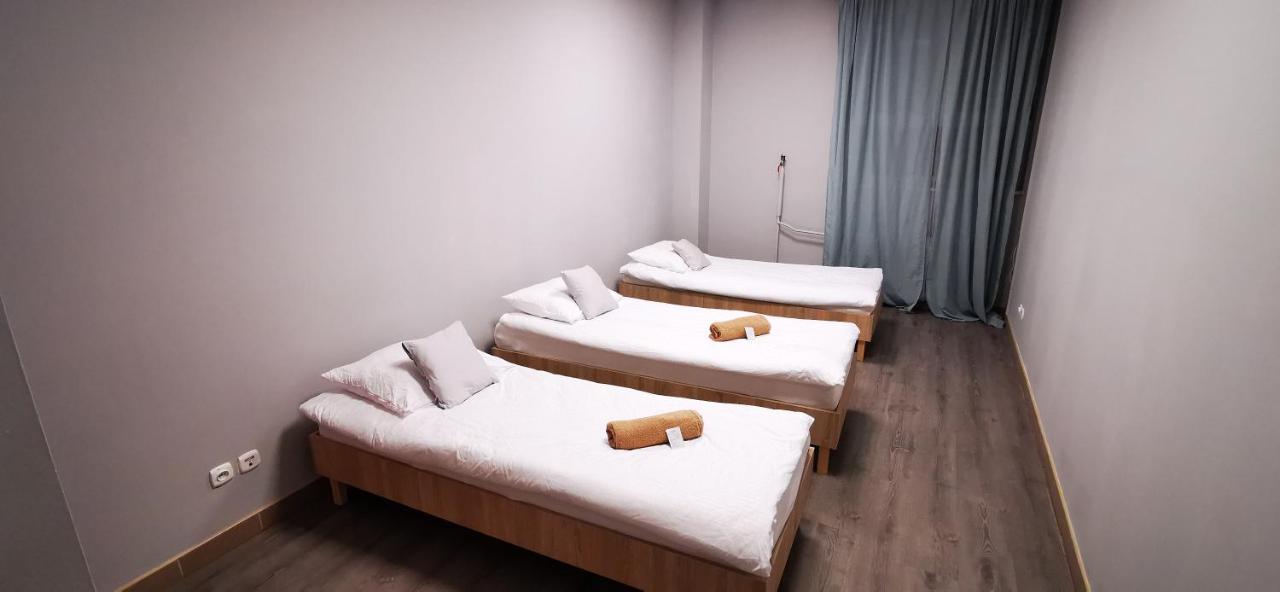 Hostel Powstaniec Wola - Private Rooms Warsawa Bagian luar foto