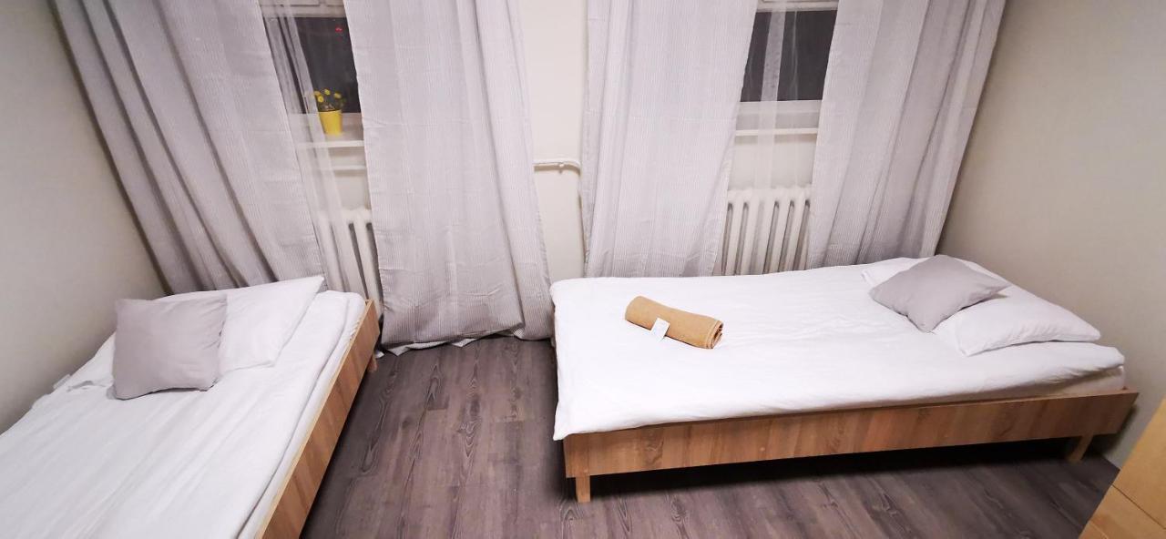 Hostel Powstaniec Wola - Private Rooms Warsawa Bagian luar foto