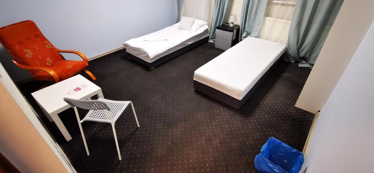 Hostel Powstaniec Wola - Private Rooms Warsawa Bagian luar foto
